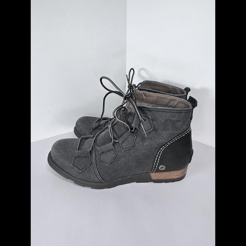 Sorel‎ Major Gray Lace-up Canvas Leather trim outdoor boots Women's size 7